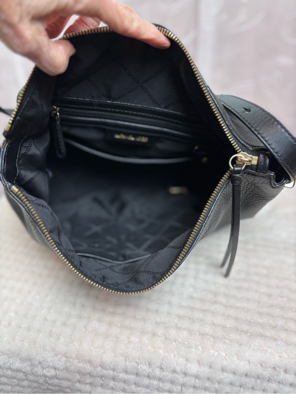 Michael Kors Black Pebbled Leather Hobo Shoulder Bag with Gold Hardware - Picture 13 of 16